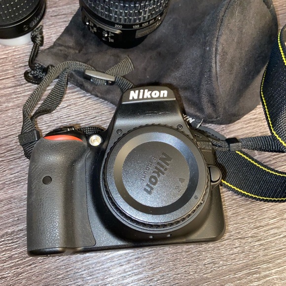 Nikon 3400 DSLR camera - Picture 3 of 15